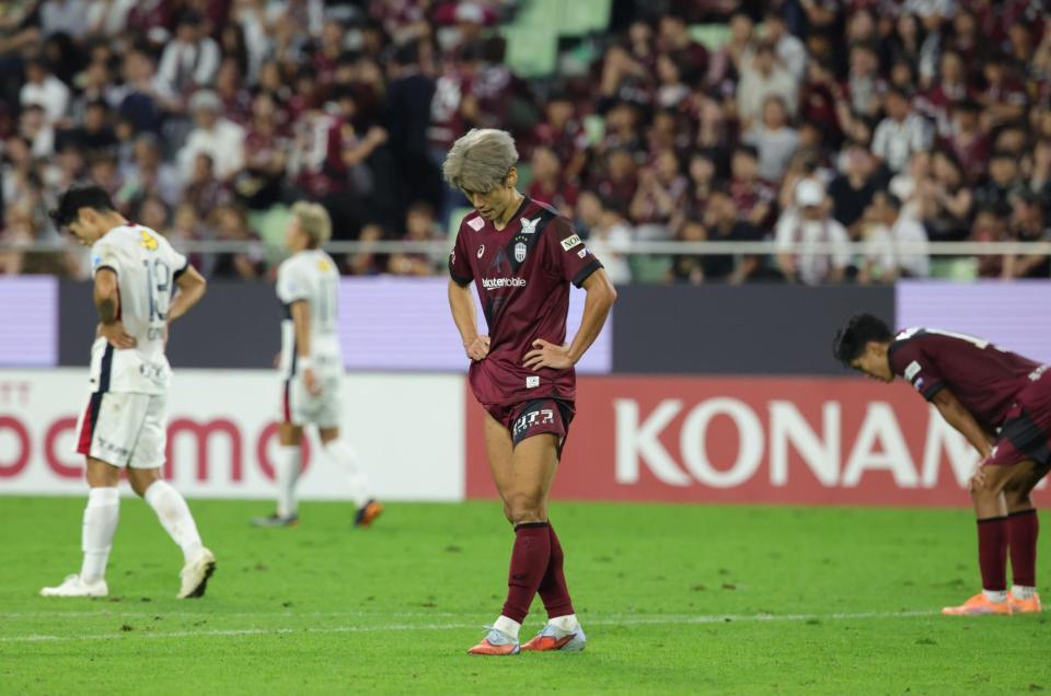 　ドローに終わり、肩を落とす神戸・大迫勇也（撮影・坂部計介）