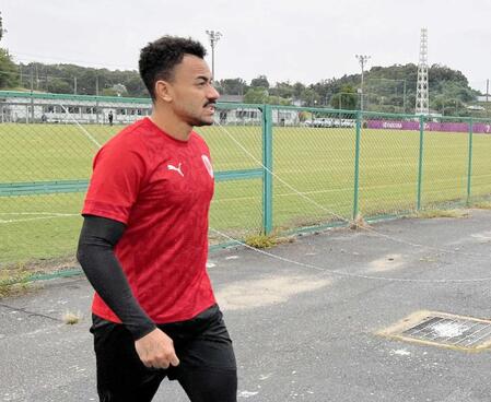 　練習に向かう京都・ラファエルエリアス