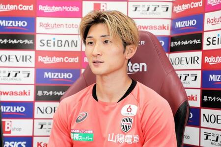 　オンライン取材に応える神戸・飯野　©ＶＩＳＳＥＬ　ＫＯＢＥ