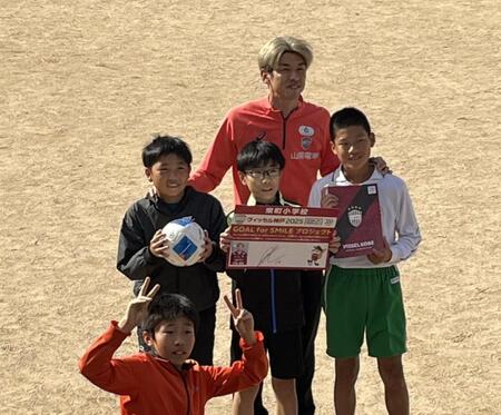 　神戸市内の小学校を訪れた神戸・大迫勇也