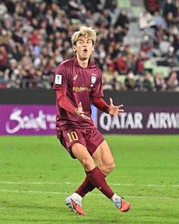 　前半、得点を決められず悔しがる神戸・大迫勇也（撮影・西田忠信）