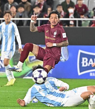 　後半、得点を狙う神戸・井手口陽介（撮影・西田忠信）