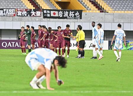 　勝利後、整列する神戸イレブン（撮影・西田忠信）