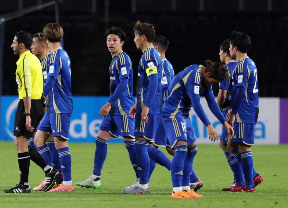 　試合に敗れた町田イレブン（撮影・石井剣太郎）