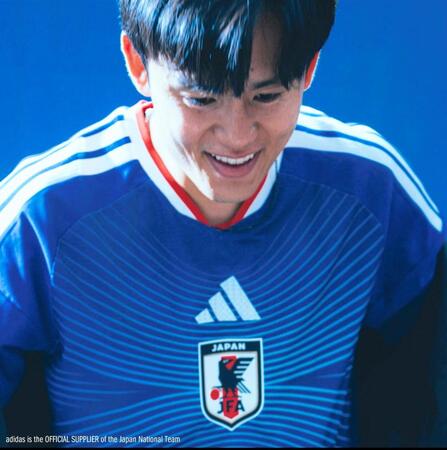 サッカー日本代表、北中米Ｗ杯で着用の新ユニホーム発表　コンセプトは「水平線」久保建英「シブさがあって気に入っています」