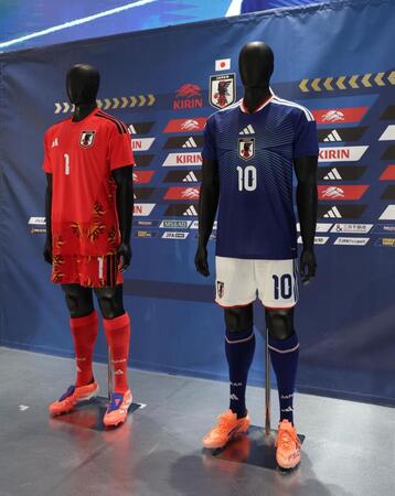 　サッカー日本代表の新ユニホーム