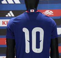 　サッカー日本代表の新ユニホーム