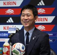 　笑顔で質問に応じる森保監督（撮影・金田祐二）