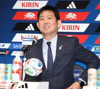 　質問に応じる森保監督（撮影・金田祐二）