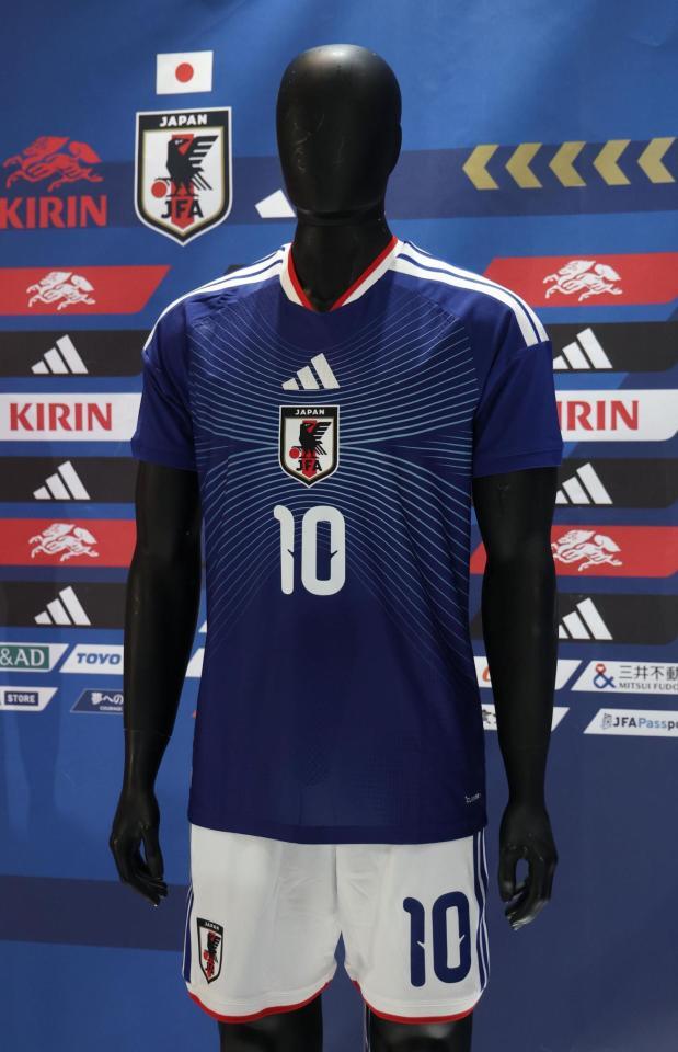 　サッカー日本代表の新ユニホーム