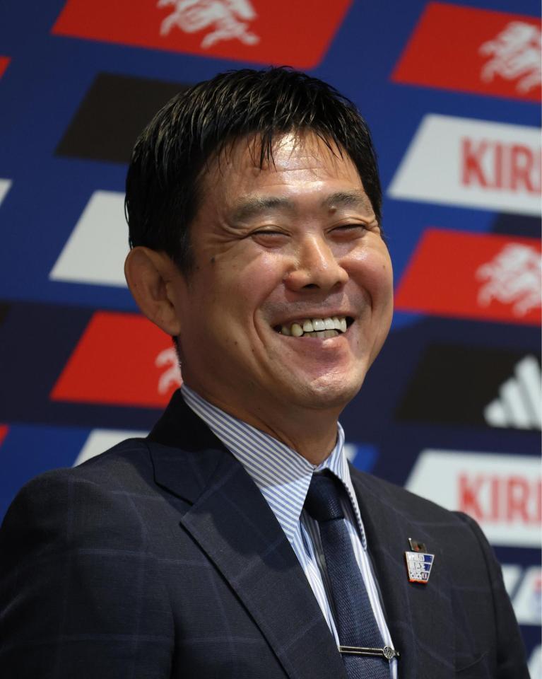 　笑顔で質問に応じる森保監督（撮影・金田祐二）