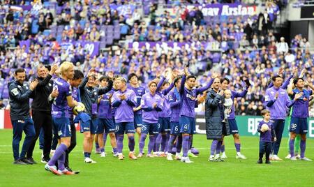 Ｊ１広島が本拠地で浦和に３発快勝！スキッベ監督「いつも以上に満足した素晴らしい試合」次戦の天皇杯準決勝へ弾み