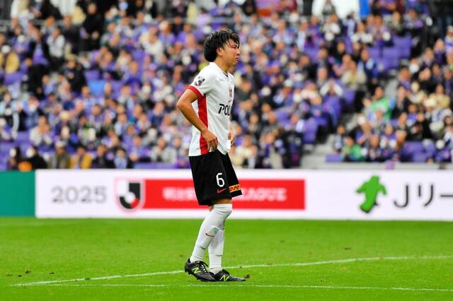 浦和・松本泰志が古巣の広島サポーターへのあいさつで涙 ブーイングと