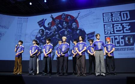 　アンバサダーとして登場したＪＩ　ＢＬＵＥ（撮影・西岡正）