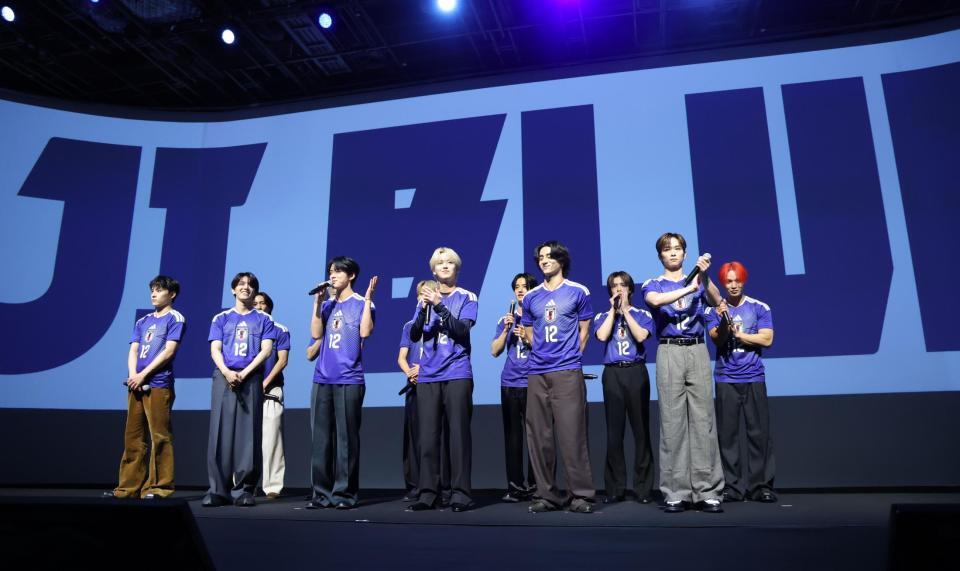 　アンバサダーとして登場したＪＩ　ＢＬＵＥ（撮影・西岡正）