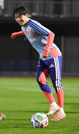 　ボール回しをする北野（撮影・佐藤厚）