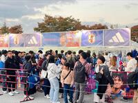 　ガーナ戦の会場、愛知・豊田スタジアムでは新ユニホームが販売　長蛇の列が形成された
