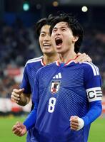 　日本－ガーナ　前半、先制ゴールを決め、雄たけびを上げる南野