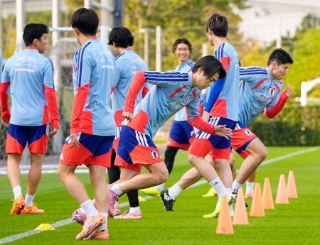 　ボリビア戦に向け、調整する日本代表＝千葉市内