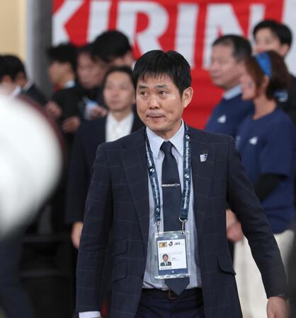 　試合前、気合の入った表情の森保監督
