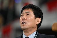 　ボリビア代表との試合前に国歌斉唱する森保監督