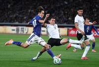 　前半、攻め込む久保建英（撮影・金田祐二）