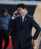 　国歌斉唱し涙を流す森保監督（撮影・金田祐二）