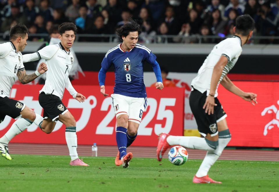 　前半、攻め込む南野拓実（撮影・金田祐二）