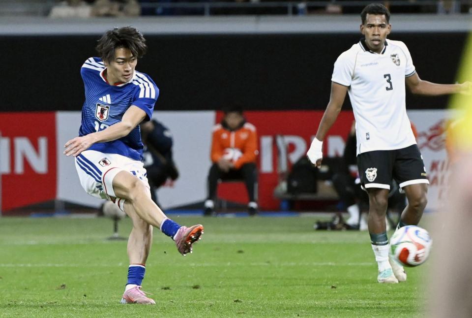 　後半、ゴールを決める中村