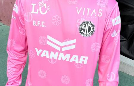 　３人の子どもの誕生花がデザインされた柿谷氏の引退試合ユニホーム