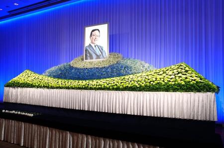 　釜本邦茂さんのお別れの会の祭壇（代表撮影）