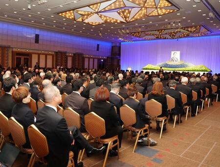 　大勢の人が参列した釜本邦茂さんのお別れの会（代表撮影）