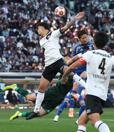 　前半、先制ゴールを決める町田・藤尾翔太（撮影・金田祐二）