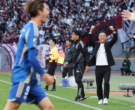 天皇杯・町田が初優勝！黒田剛監督は高校＆Ｊ１でのタイトル獲得達成「皆さんのおかげ」連覇狙う神戸を３－１で下す　昌子は涙止まらず
