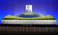 　釜本邦茂さんのお別れの会の祭壇（代表撮影）