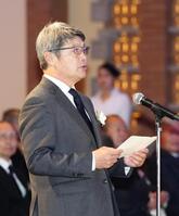 　釜本邦茂さんのお別れの会で追悼の辞を述べる西村昭宏氏（代表撮影）