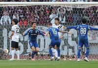 　前半、先制ゴールを決め喜ぶ町田・藤尾翔太（９）＝撮影・石井剣太郎