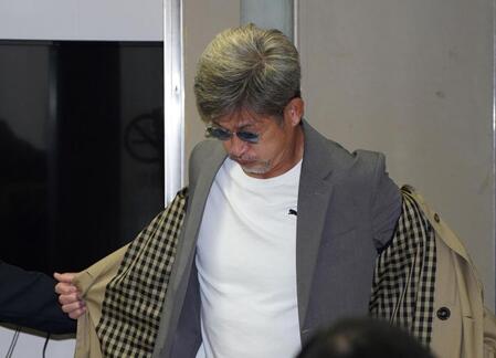 　試合後の記者会見に臨む鈴鹿・三浦知良（撮影・西田忠信）