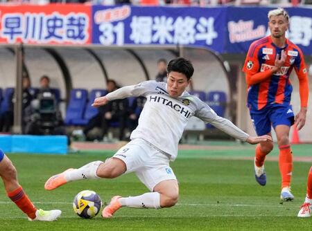 　前半、２点目のゴールを決める細谷（左）