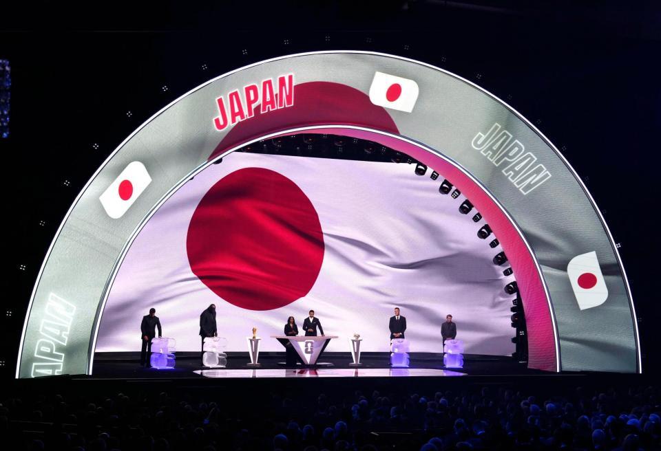 　サッカーＷ杯北中米３カ国大会の組み合わせ抽選で、Ｆ組に決まった日本（共同）