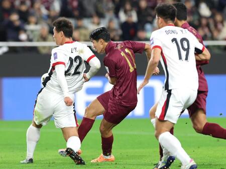 　前半、右足を振り抜き先制のゴールを決める神戸・武藤嘉紀（撮影・立川洋一郎）