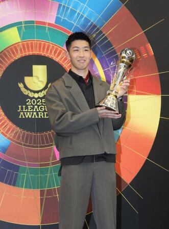 　最優秀選手賞に選ばれた鹿島・早川友基（撮影・石井剣太郎）