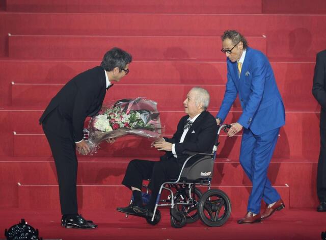 ラモス氏 木村和司氏の車いす押して登場