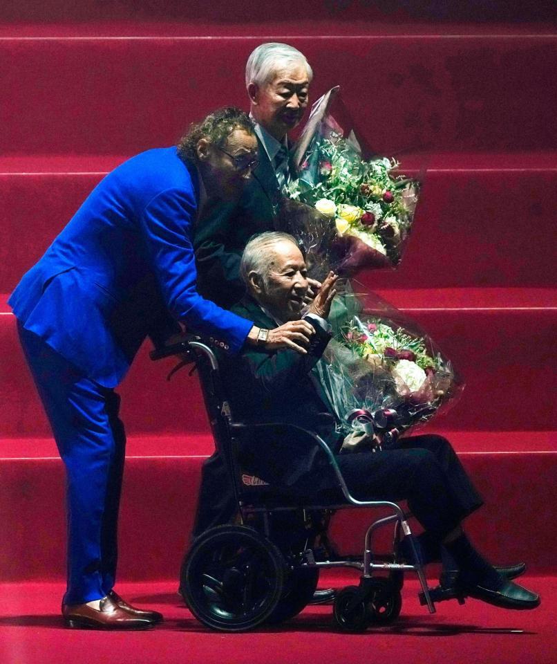 　「チェアマン特別賞」を受賞したラモス瑠偉氏（左）、木村和司氏（右下）、セルジオ越後氏