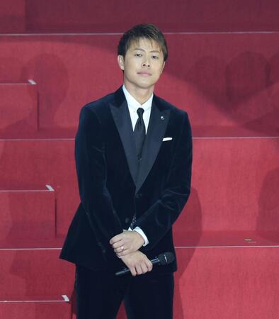 　功労選手賞に選ばれた柿谷曜一朗氏（撮影・石井剣太郎）