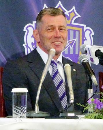 スキッベ氏「素晴らしい4年間」 退任のJ1広島監督