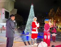 　点灯式にサンタクロース姿で出席した神戸ＭＦ佐々木