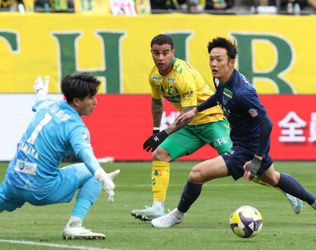 【写真】みんなが待ってた先制弾!天を指さすカルリーニョスジュニオ