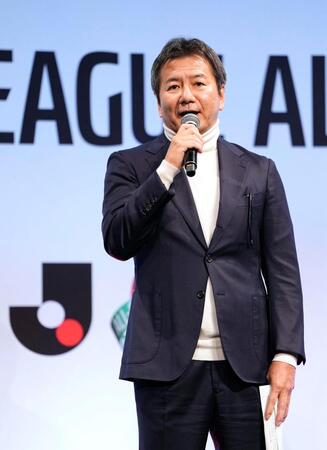 　オールスター戦の開催発表記者会見で、あいさつするＪリーグの野々村芳和チェアマン