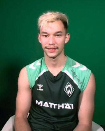 　オンラインで取材に応じるサッカーのドイツ１部リーグ、ブレーメンのミオ・バックハウス＝１７日